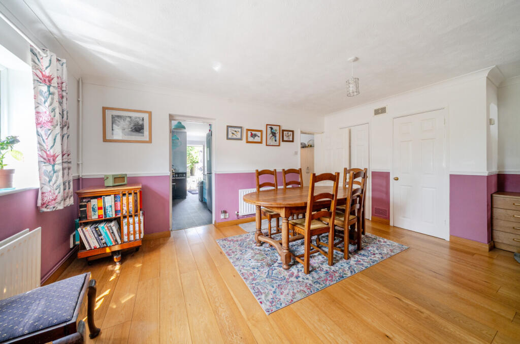 1301913-12-683db1...