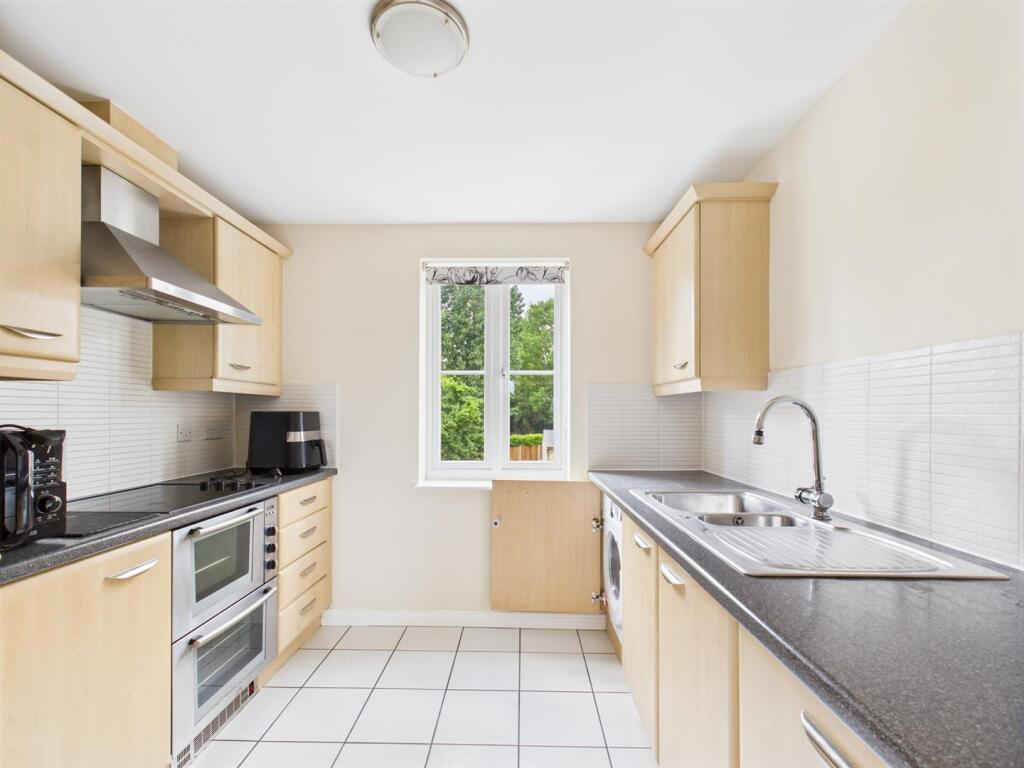 Kitchen 1.jpg