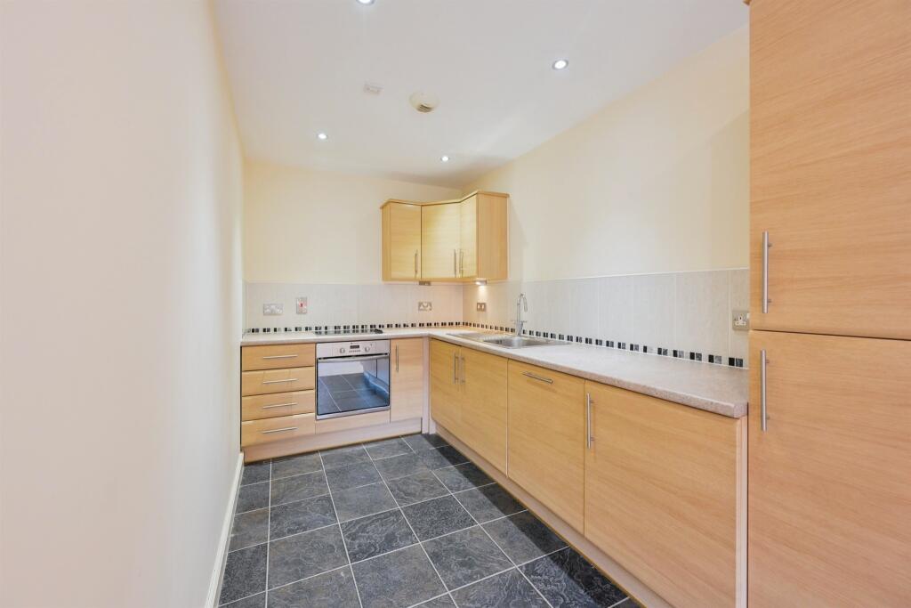 Kitchen Area:
