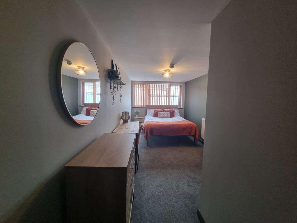 WhatsApp Image 2025-10-08 at 15.53.40_76d37771.jpg