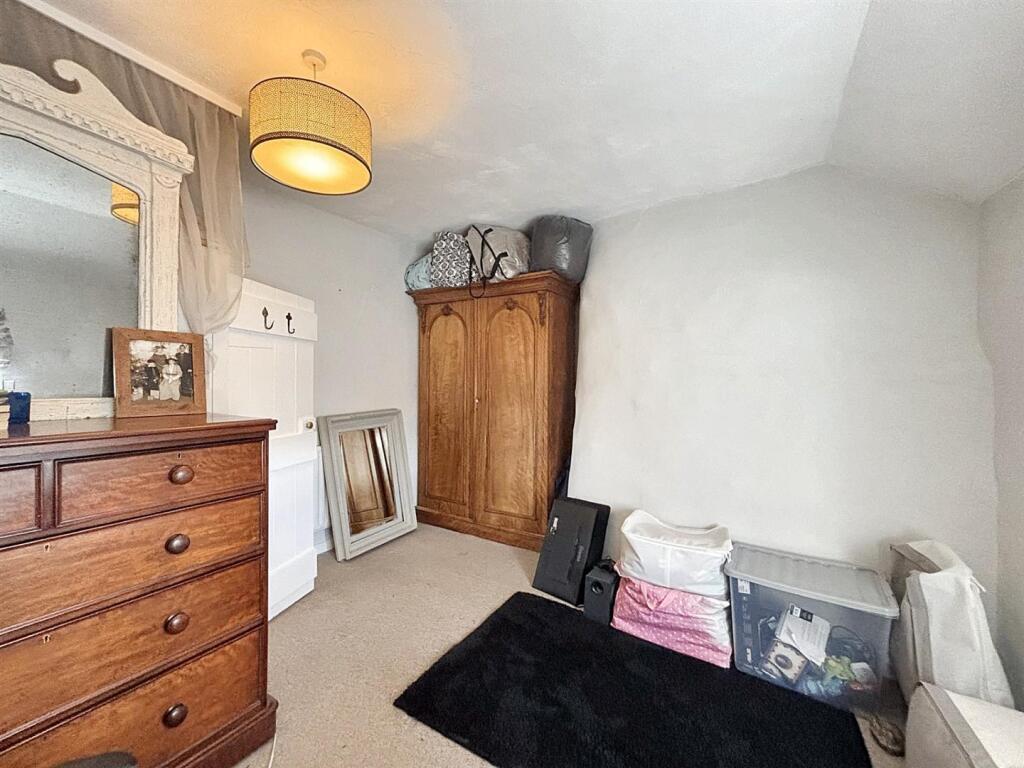 Bedroom 2 2.jpg