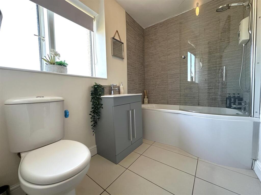 Modern Family Bathroom 102