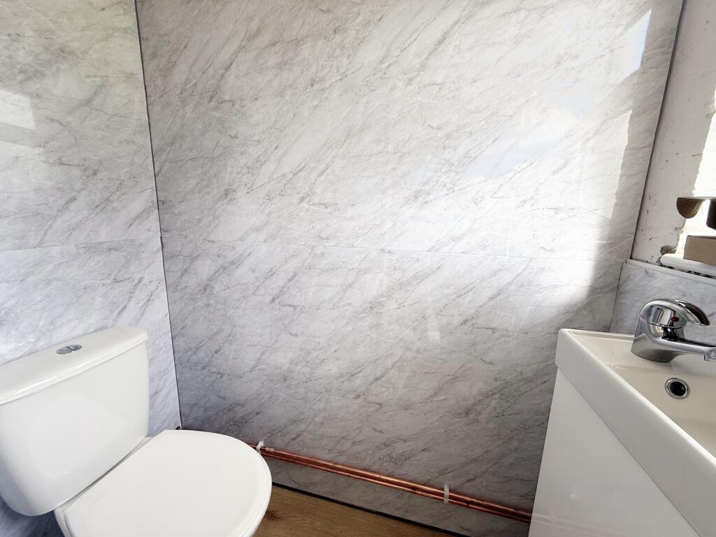 Cloakroom/wc