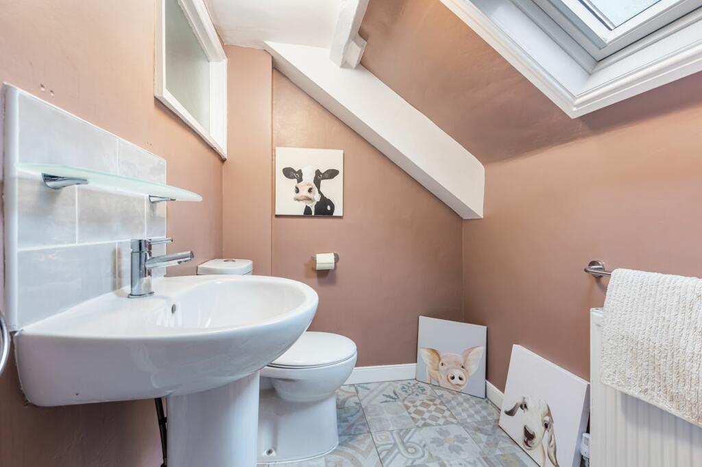 Bathroom_15 Lower Street_Dartmouth