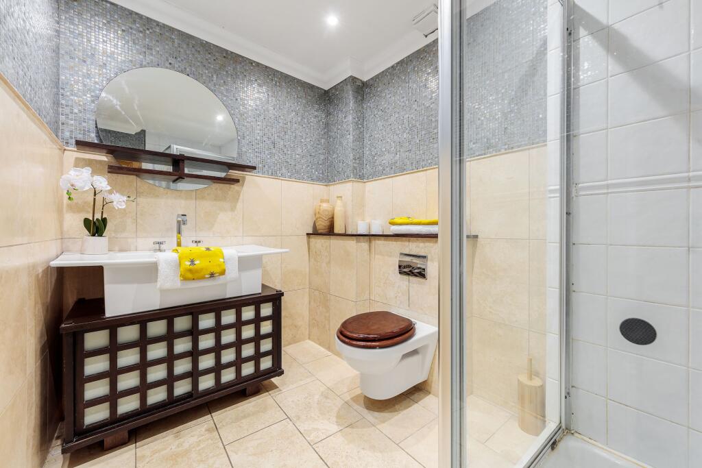Main bathroom