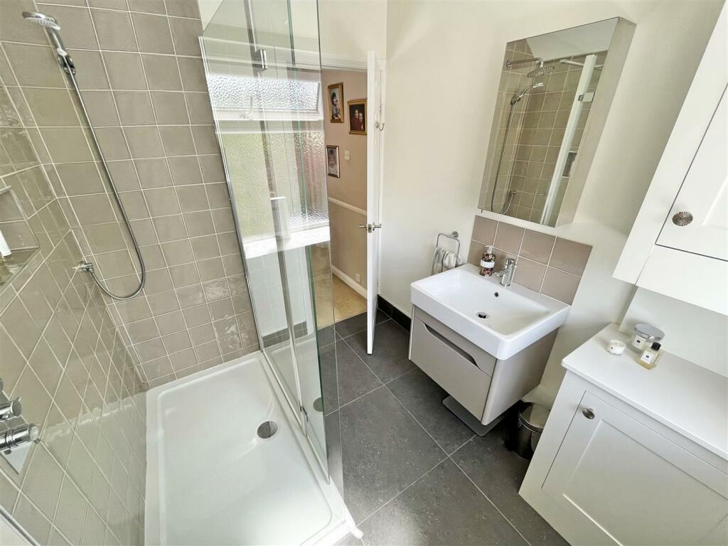 Shower Room Aspect 2.jpg