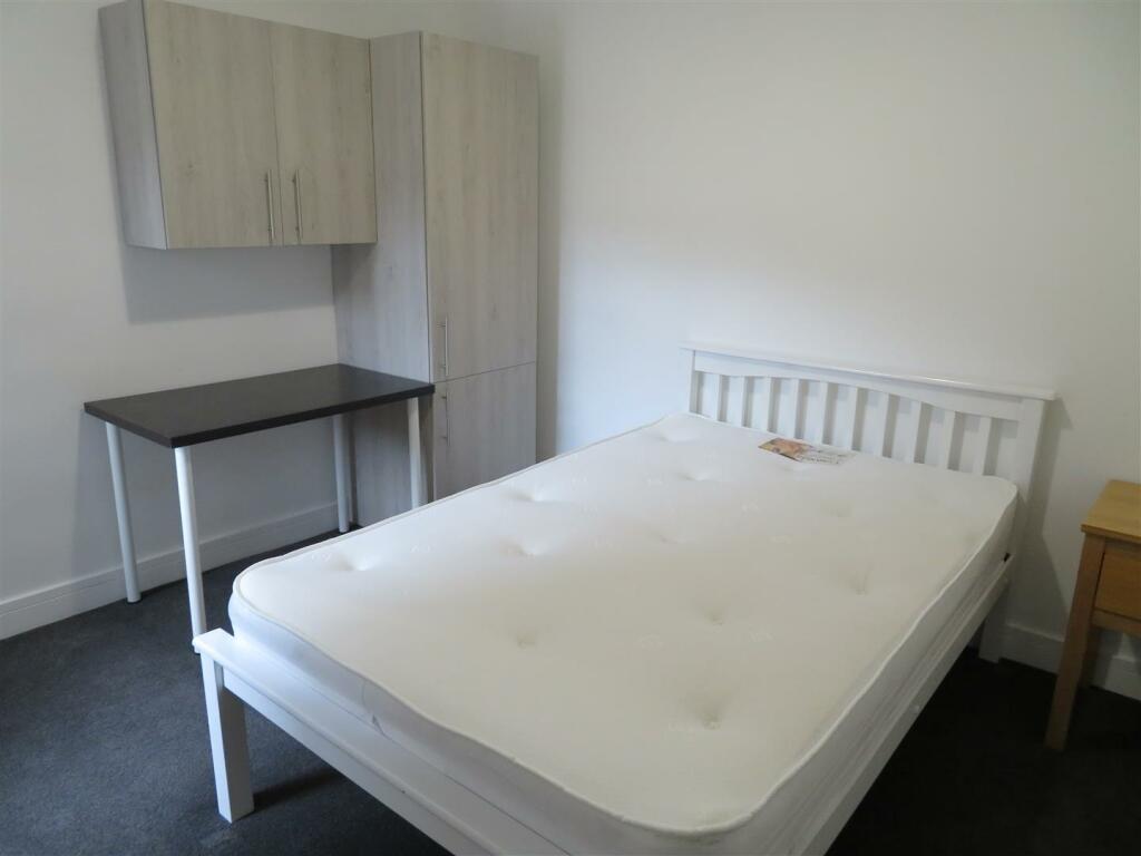 40 Darlington Room 1.JPG