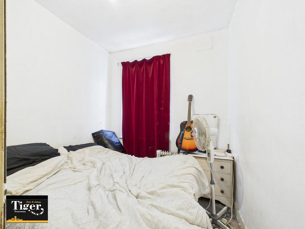 CAM02176G0-PR0560...