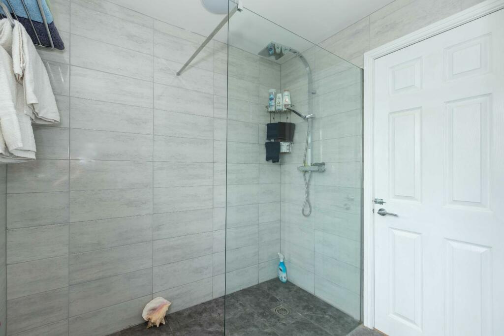 1 Burnside Crescent_14.JPG