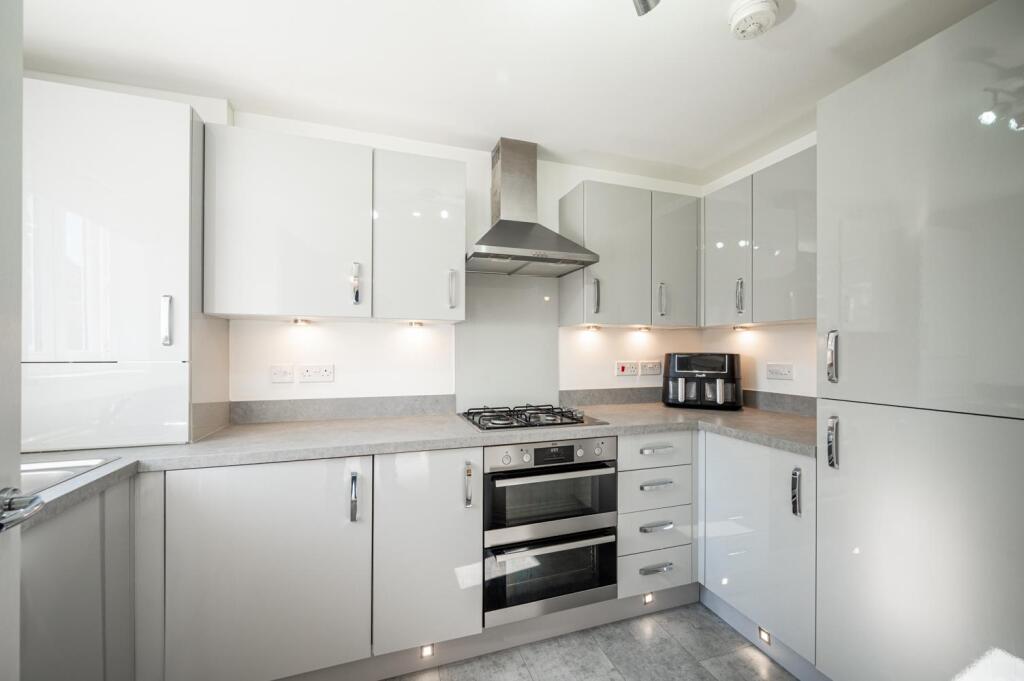 Kitchen (2).jpg