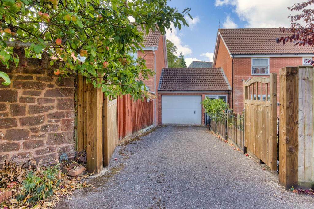 Ewemove Taunton - Graham Way (12)