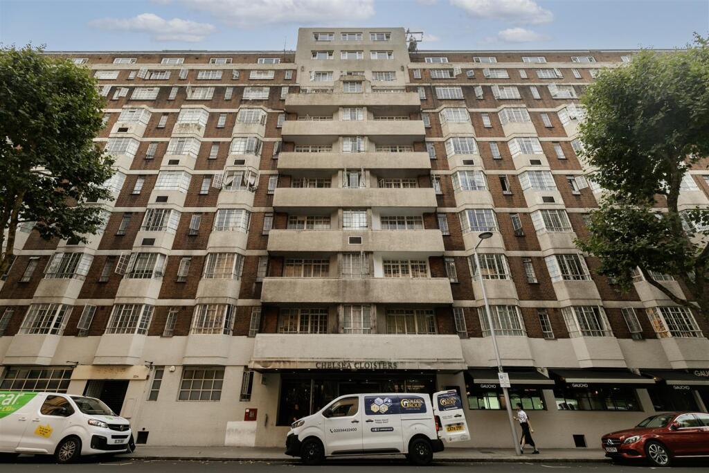 333 Chelsea Cloisters -12.jpg