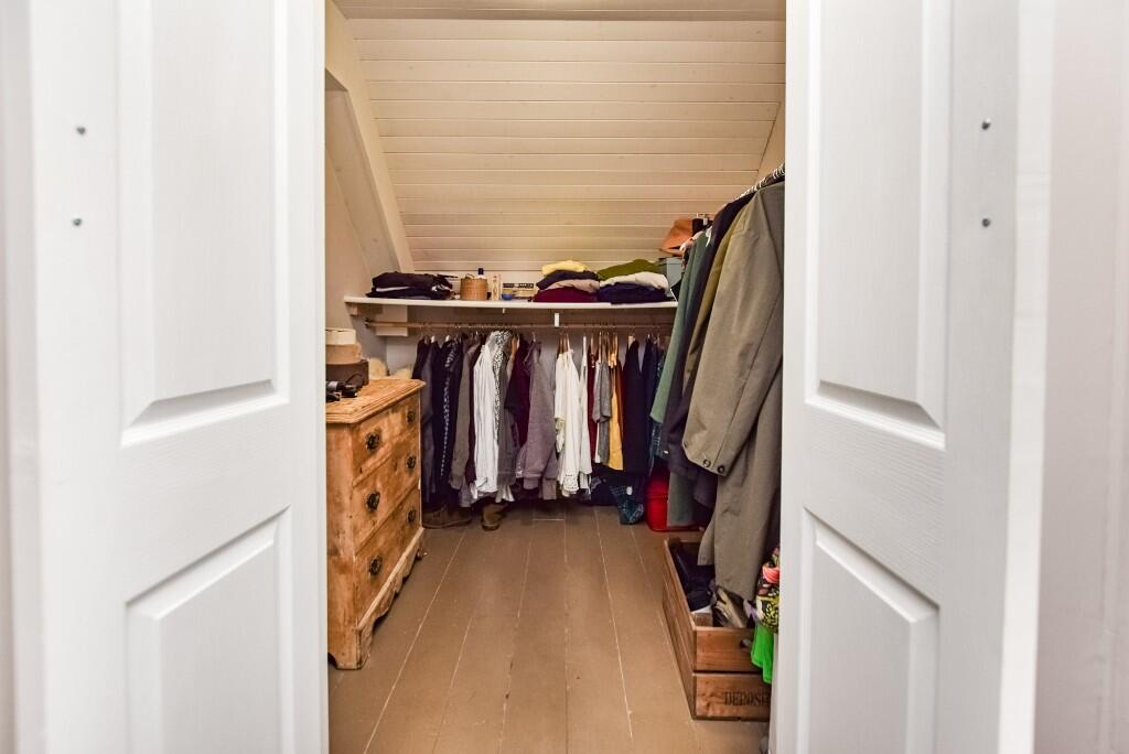 Walk-in wardrobe
