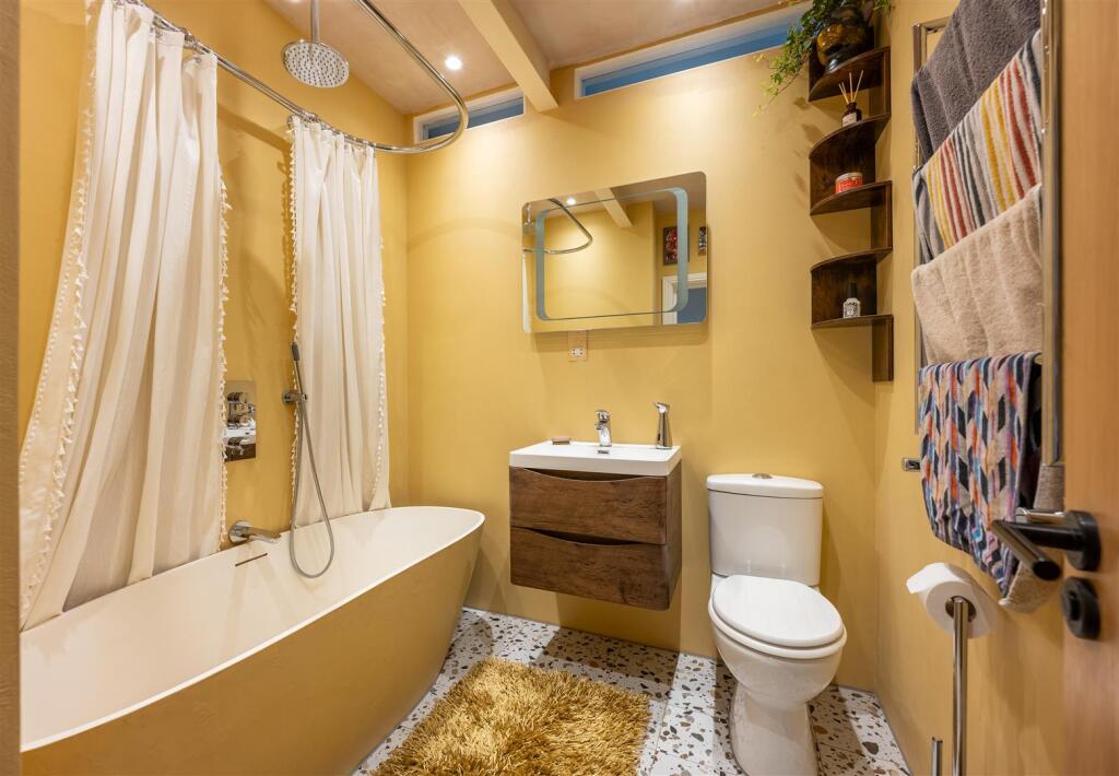 65a Fladgate Road, E11