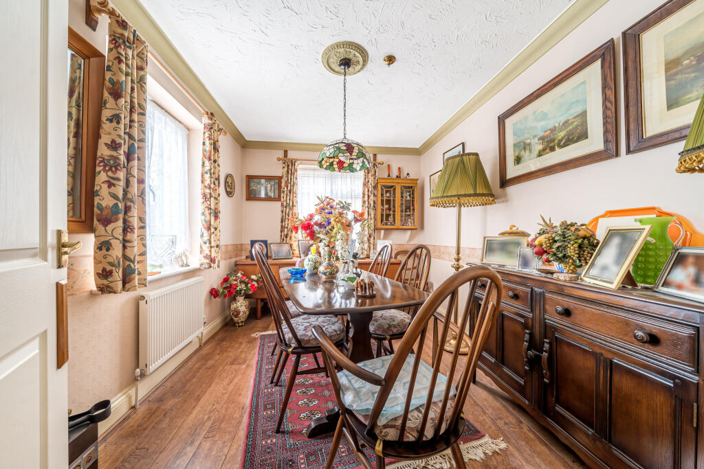 Bed 3/Dining room