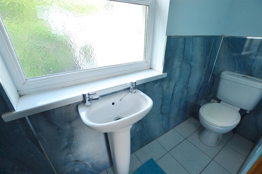 ensuite.JPG