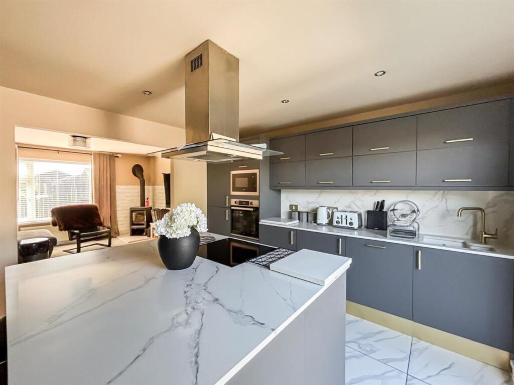 Kitchen 3.jpg