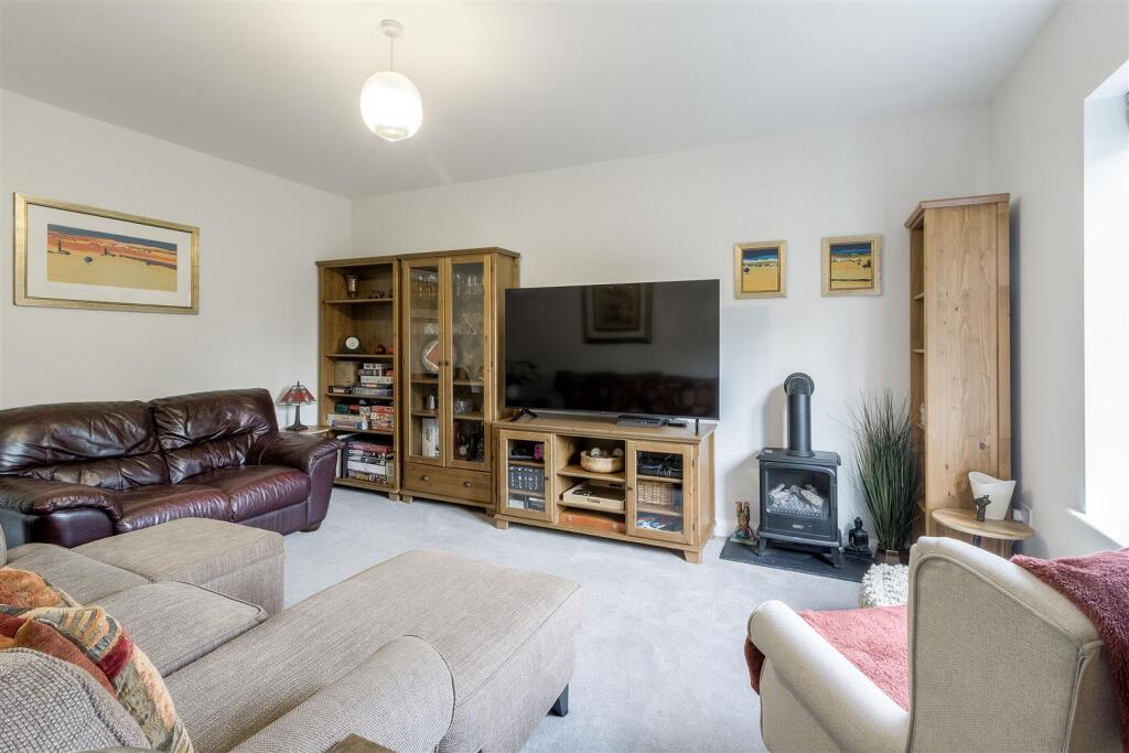 23 Priory Close 006.jpg