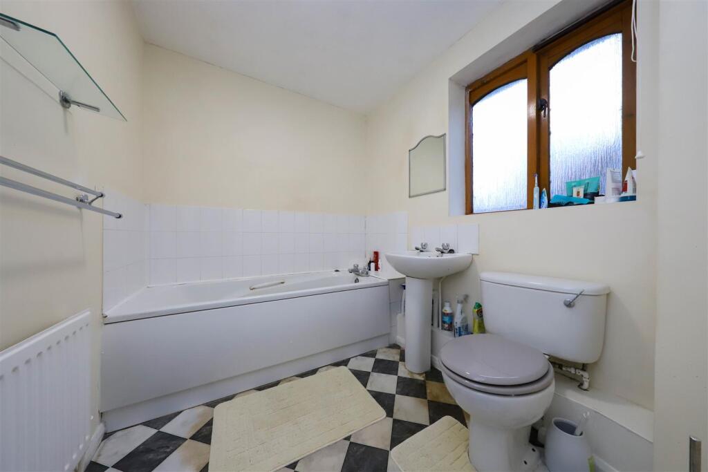 nicholas james bathroom_.jpg