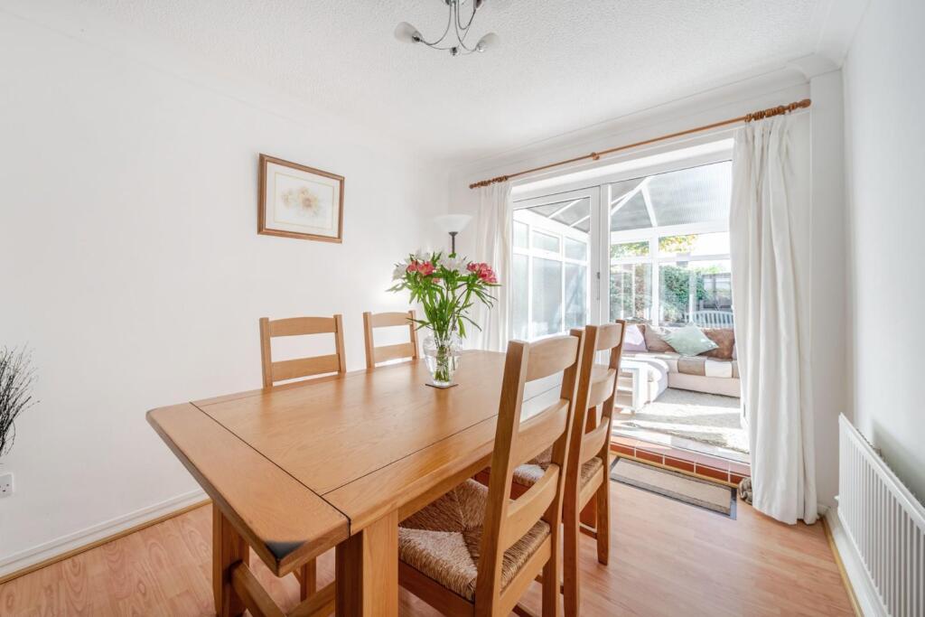 DINING ROOM.jpg