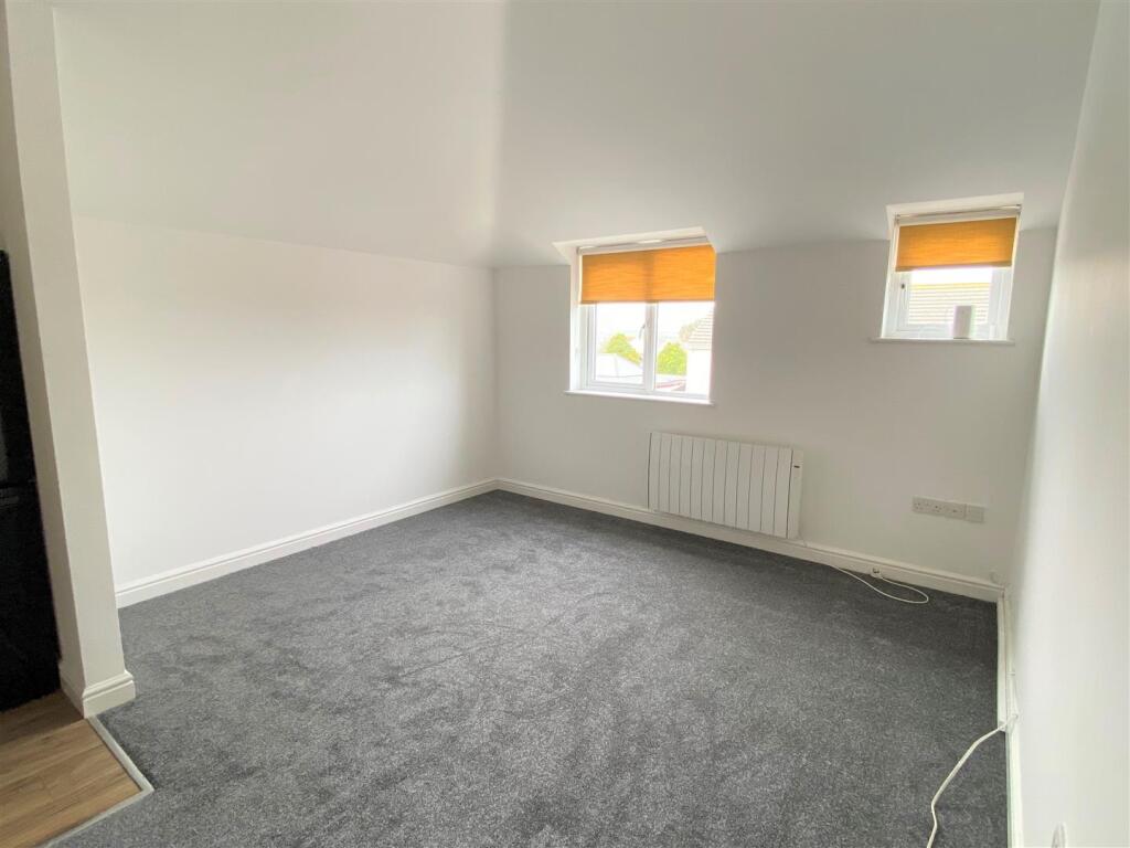5 Whickham Court Lounge