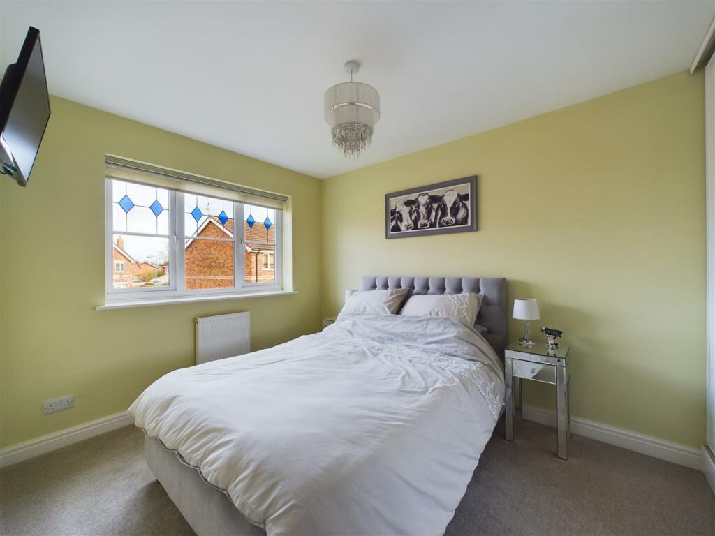BEDROOM 2