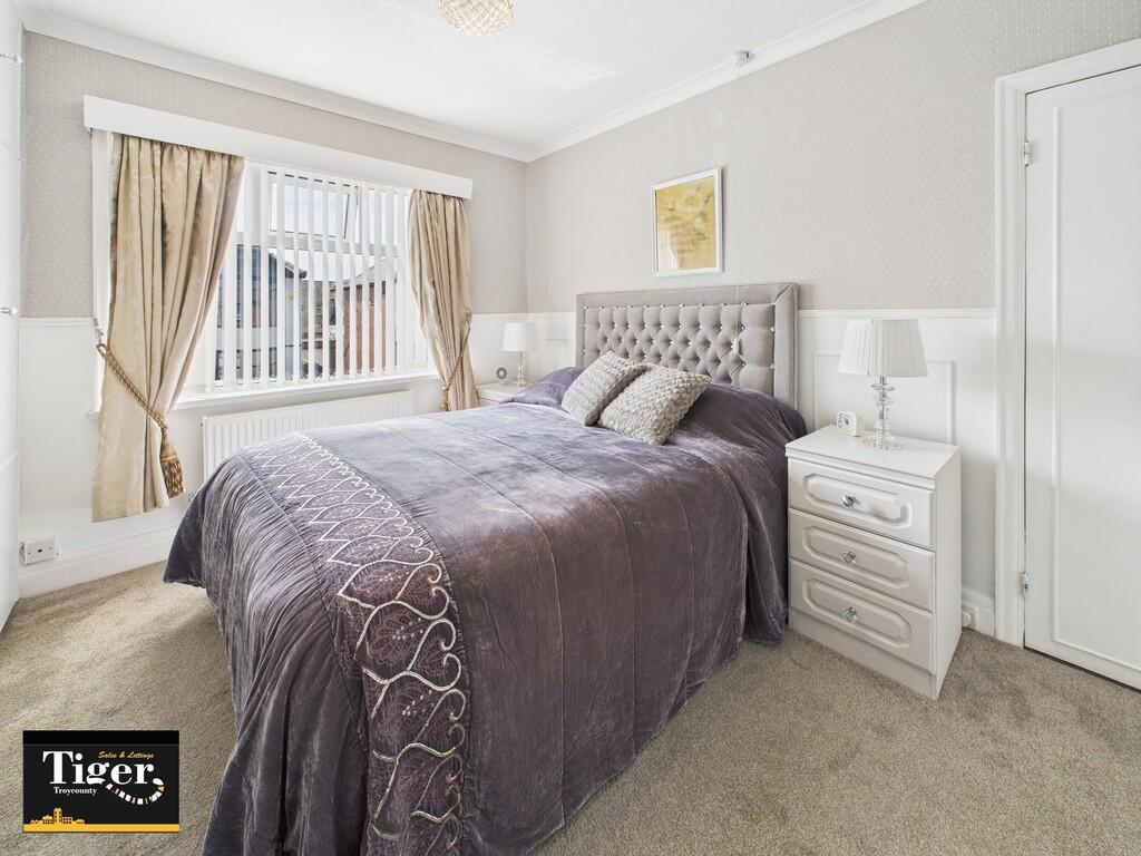 CAM02176G0-PR0652...