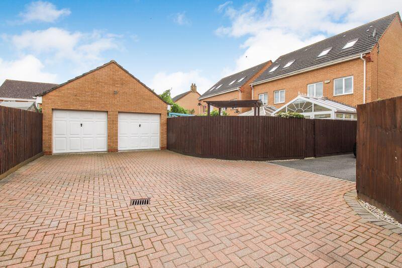 Garage &amp; Parking To Rear