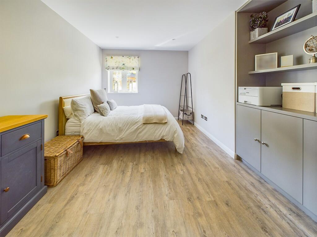 bedroom 4/office