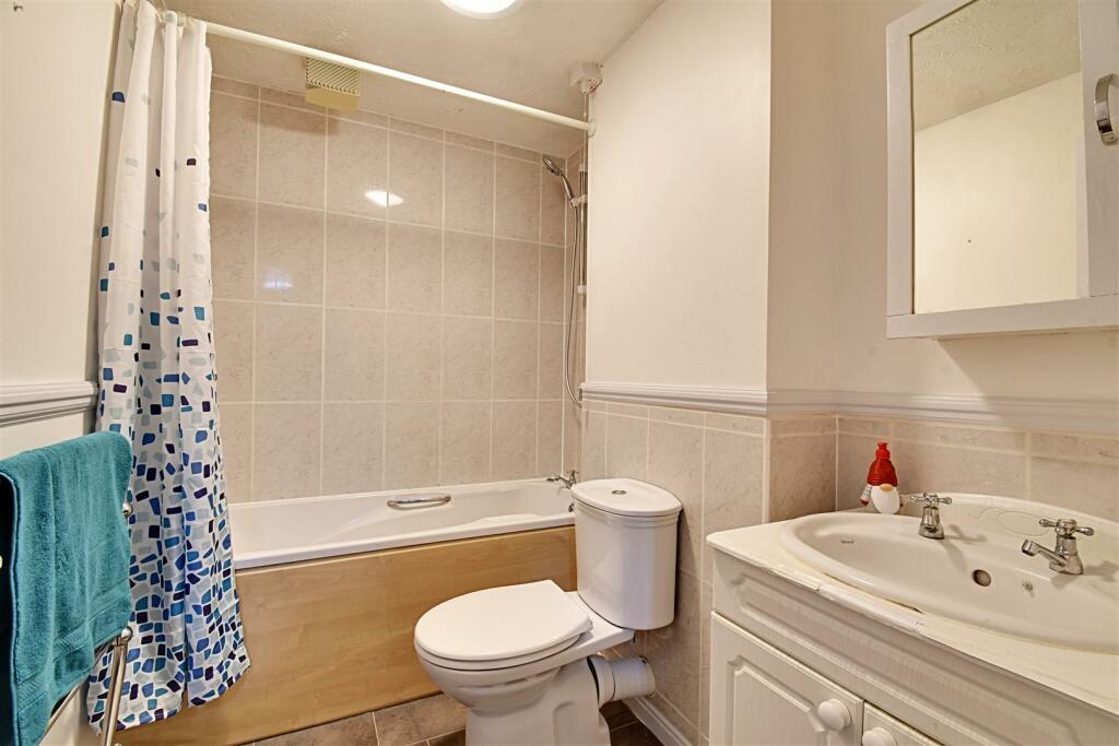 Bathroom.jpg