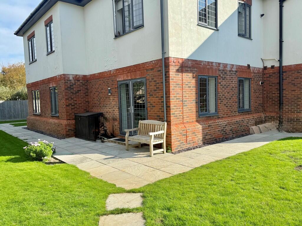 2 Harwood Apartme...