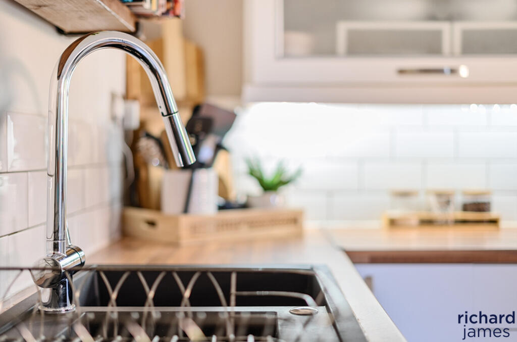 8faa1f80e0c543d1a6d3bbf132ad6738