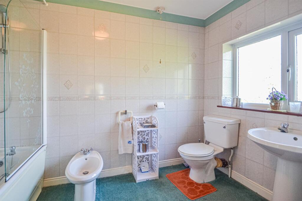 En-Suite Bathroom (Bedroom Two)