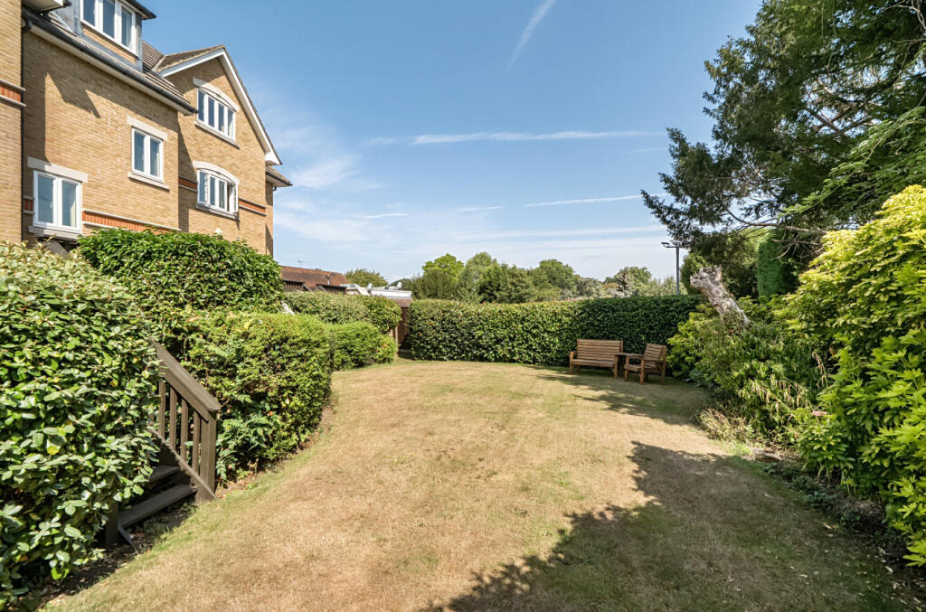 1333152-5-689b1da...