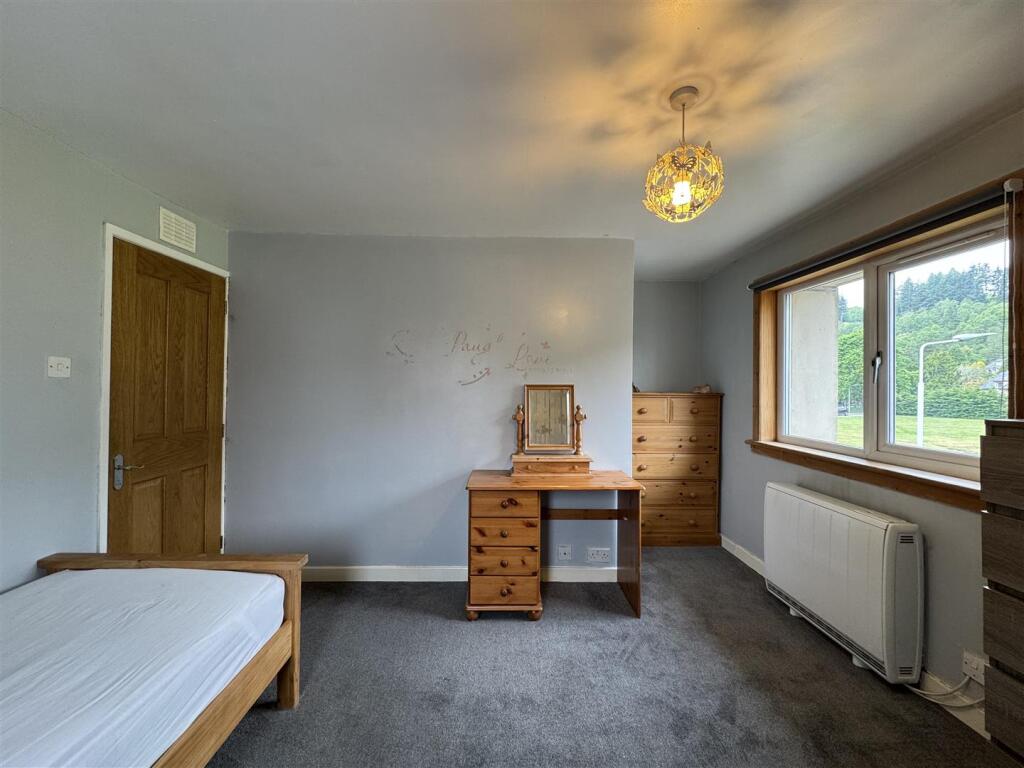 BEDROOM 2.2.JPG