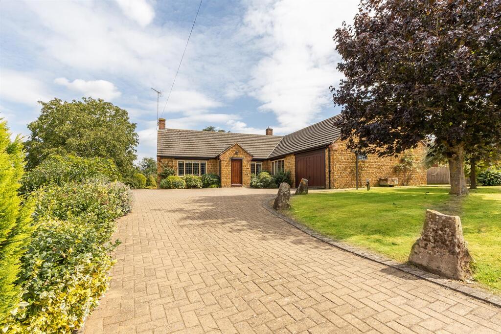 Home Close, Broadwell (2).jpg