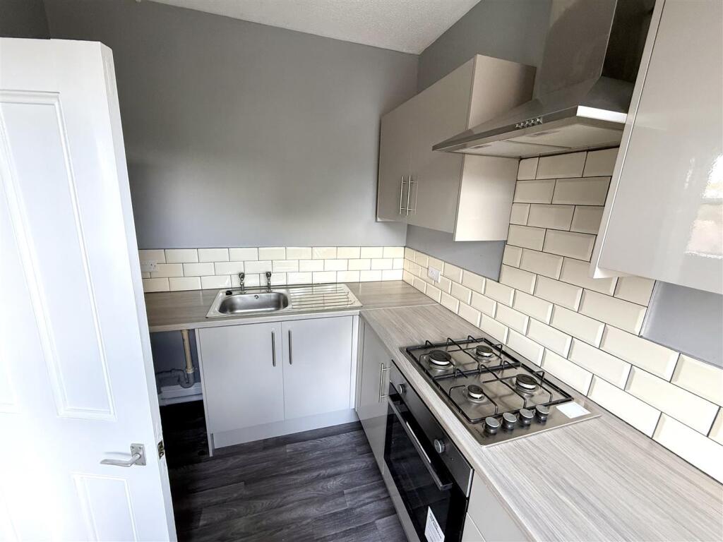 Kitchen 2.jpg