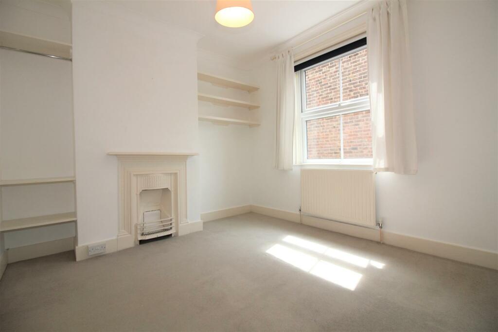 BEDROOM 2
