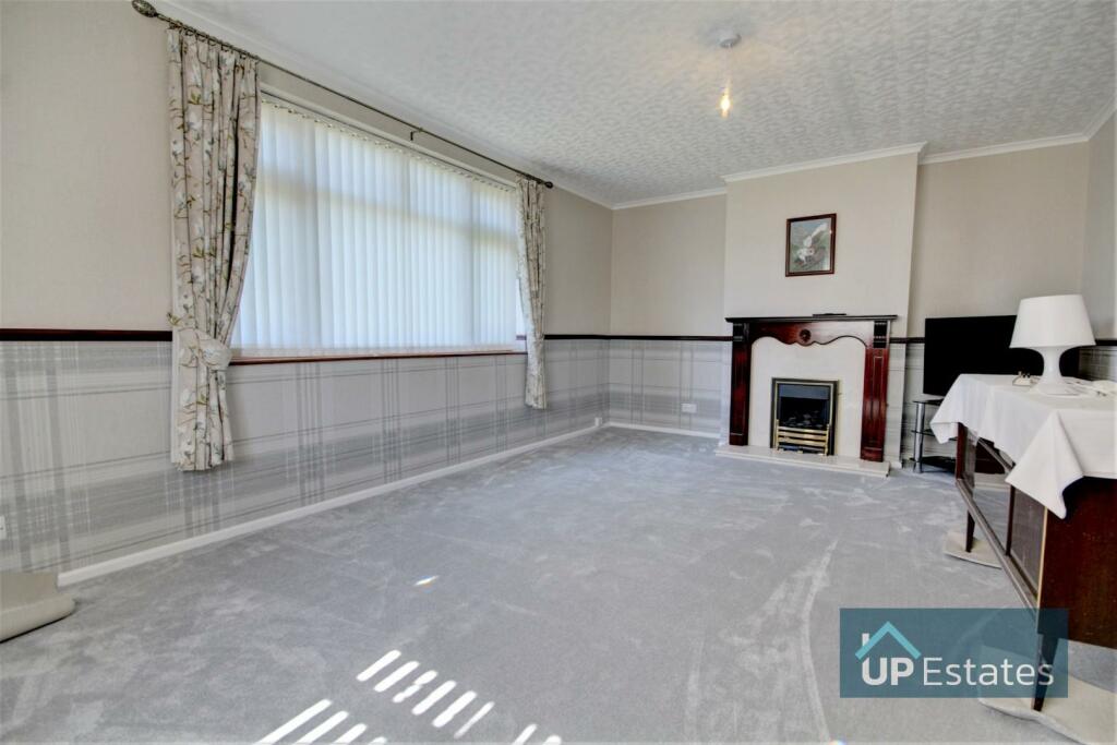FAMILY LIVING ROOM