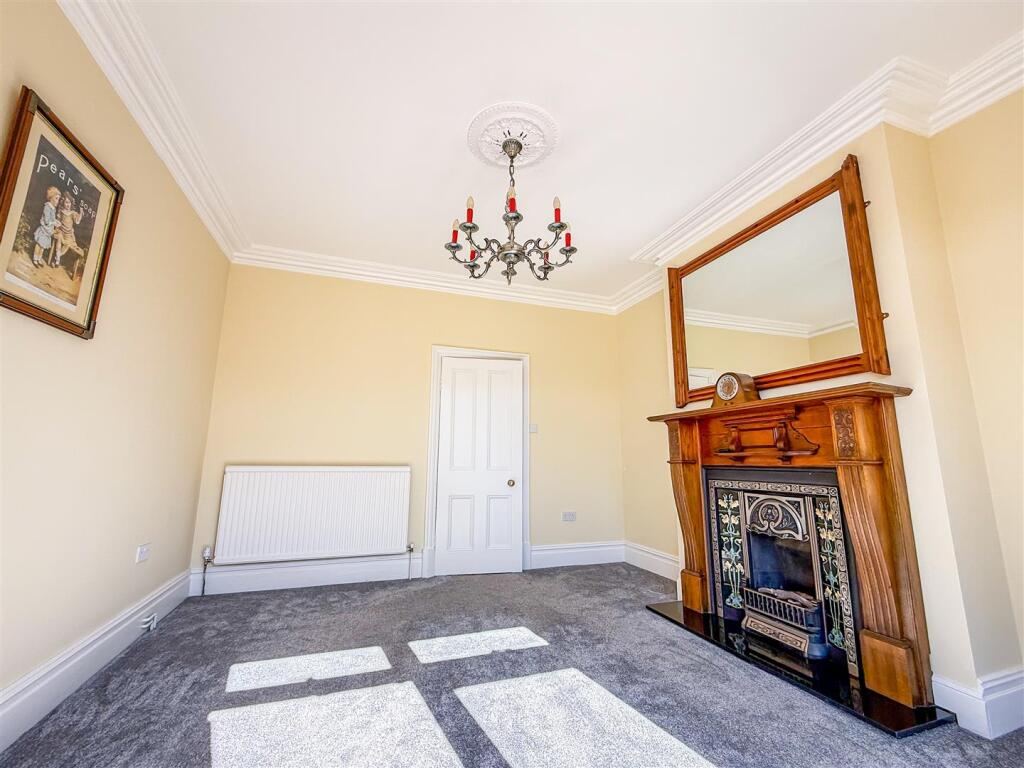 ALTERNATE VIEW OF DINING ROOM