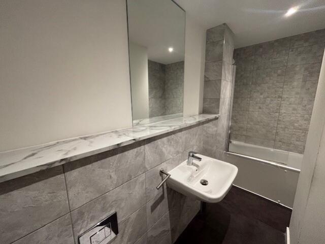 72 lincoln bathroom