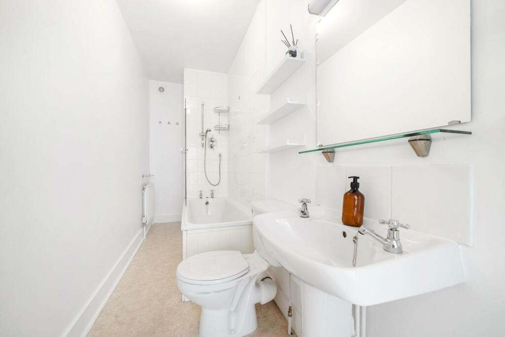 Bathroom (2).jpg