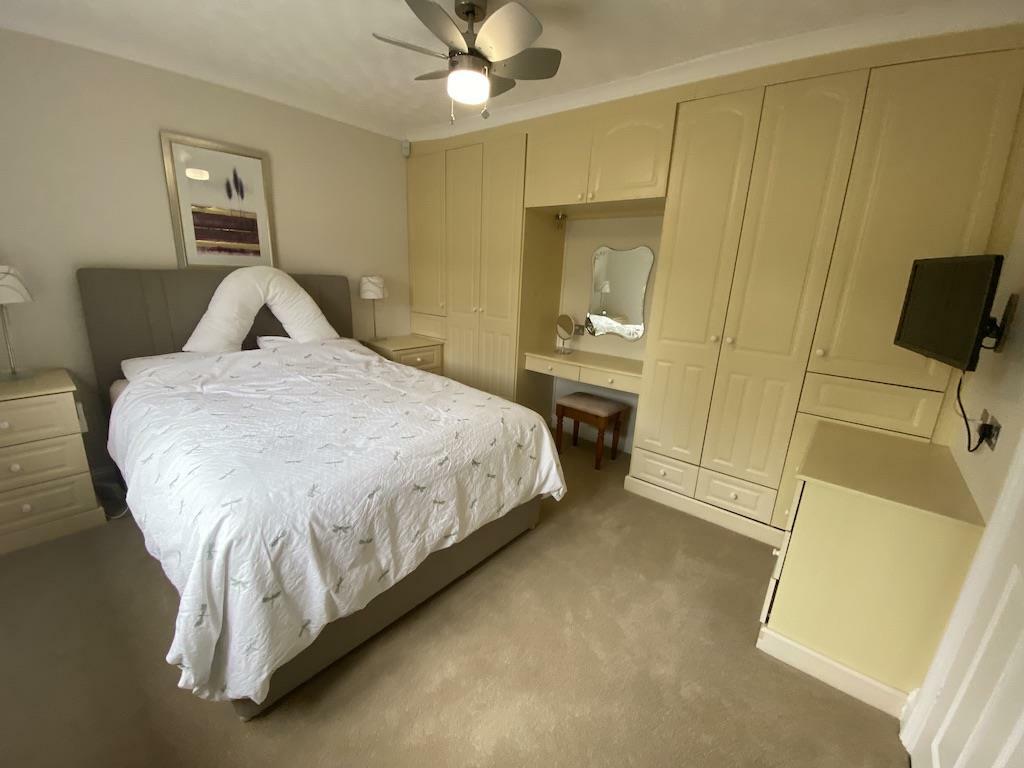 17 - Bedroom 1 - Units.jpg