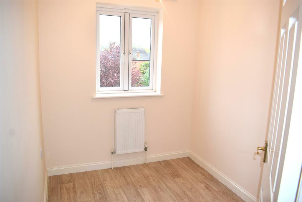 bedroom 1.JPG