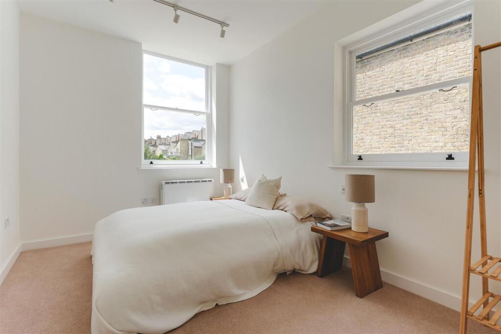 Clissold Crescent-3.jpg