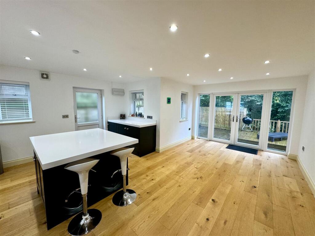 KITCHEN/DINING/FAMILY ROOM