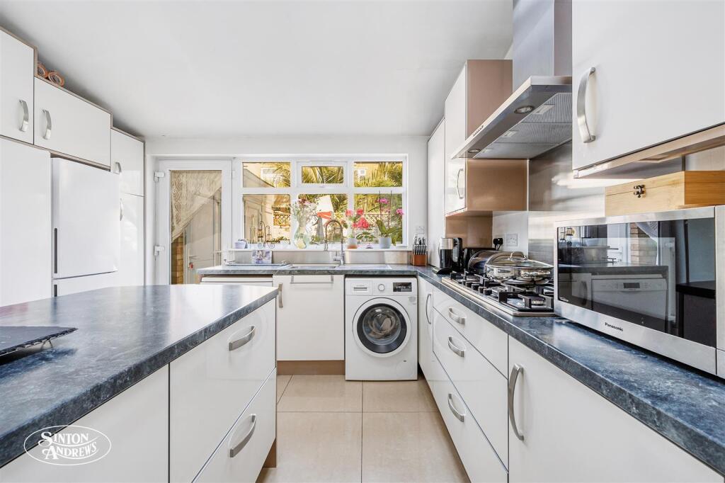 104 Cranmer Avenue-6.jpg