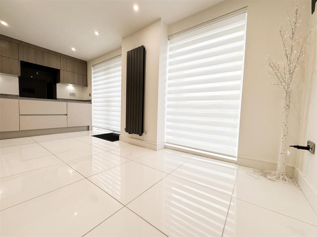 KITCHEN DINING ROOM