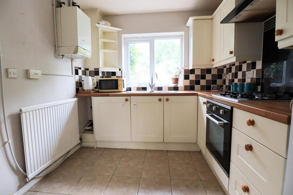 Kitchen (2).jpg