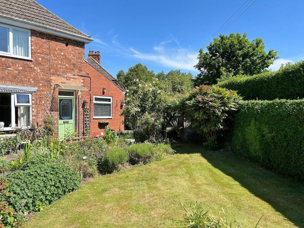 FRONT GARDEN